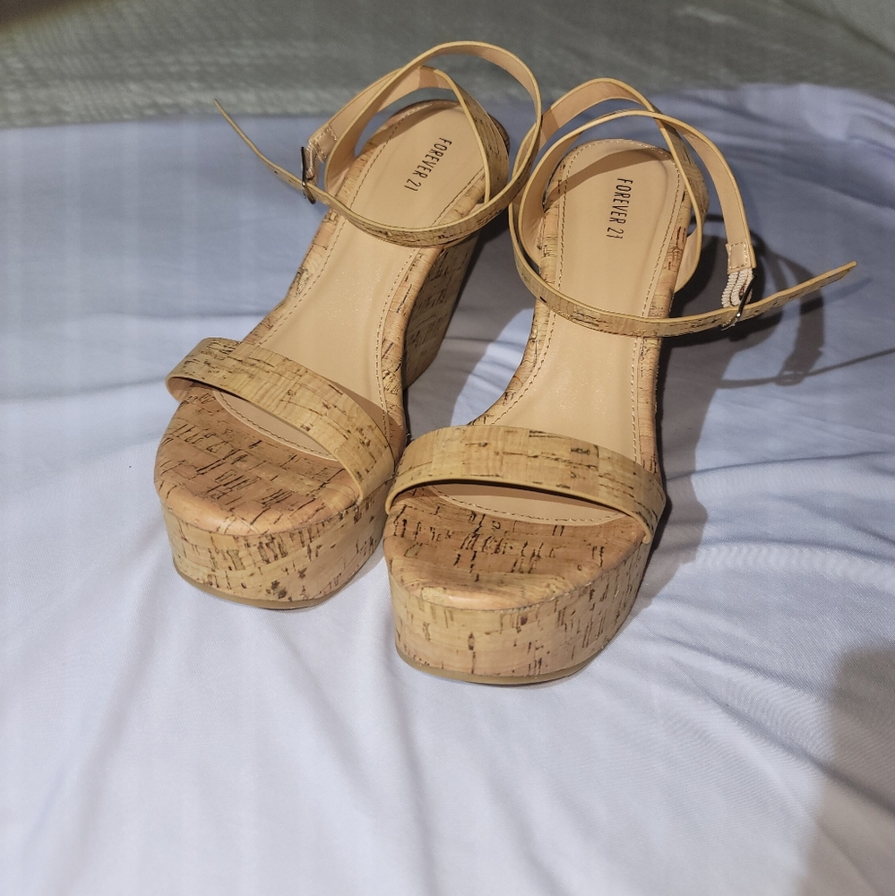 FOREVER 21. Cork Platform Sandals - Picture 3 of 5